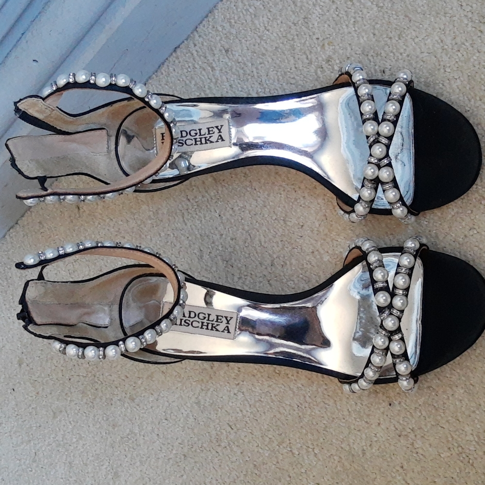 Badgley Mischka Pearl and Rhinestone embellished shoes. Size 5 1/2